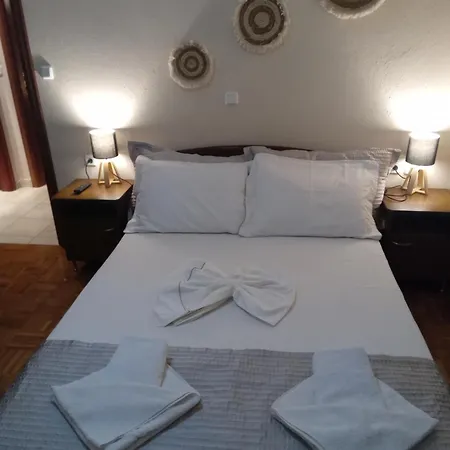 Rodia 4 Guests פוטוס